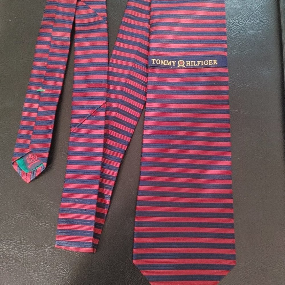 Tommy Hilfiger Men's Red Silk Tie